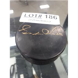 GORDIE HOWE SIGNED NHL HOCKEY PUCK