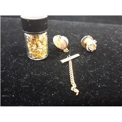 GOLD TONE CUFFLINK AND TIE PIN, SMALL VIAL OF GOLD FLAKES