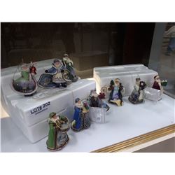 ASHTON DRAKE COLLECTABLE SANTAS
