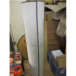 Thick Black 5 x 8ft Area Rug / see pics for sample of pattern / nice rug