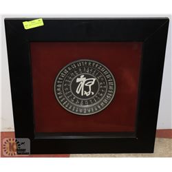 SHOW HOME DÉCOR SHADOW BOX