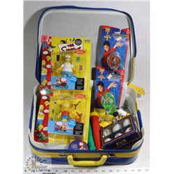 LARGE FLAT OF COLLECTABLE FIGURES IN SNOOPY VINYL