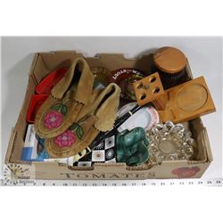 VINTAGE MIXED LOT OF 12 COLLECTIBLE ASHTRAYS