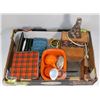 Image 1 : FLAT OF VINTAGE ESTATE COLLECTABLE INCLUDES TINS,