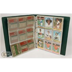 BINDER OF BASEBALL CARDS 1971-1976.