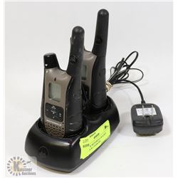 A PAIR OF MOTOROLA WALKIE TALKIES W/ CHARGER