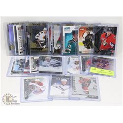 LOT OF 25 ROOKIE HOCKEY CARDS - ASSORTED SETS &