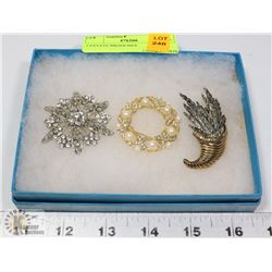3 ESTATE BROOCHES.