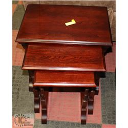 SET OF 3 NESTING TABLES.