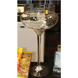 LARGE CLEAR GLASS VASE.