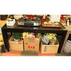 BLACK WOOD TABLE 60"X36"X30.5".