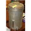 Image 1 : VINTAGE MILK CONTAINER