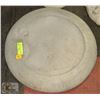 Image 1 : CONCRETE GROUND BIRDBATH 19" WIDE