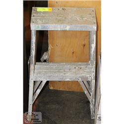 2' METAL STEP LADDER