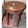 Image 1 : SMALL ROUND END TABLE 20"
