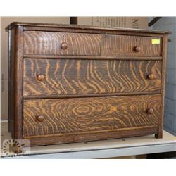 ANTIQUE TIGER OAK 4 DRAWER DRESSER.