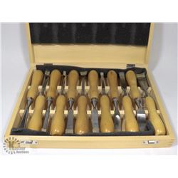 12PC WOOD CARVING CHISEL SET IN WOOD BOX.