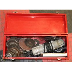 MAKITA DISC GRINDERS WITH DISCS.