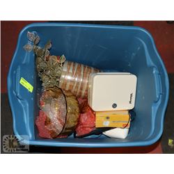 BOX OF DECORATIVE SHOWHOME ITEMS INCLUDING MASTER