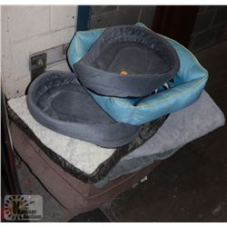 LOT OF ASSORTED PET BEDS