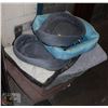 Image 1 : LOT OF ASSORTED PET BEDS