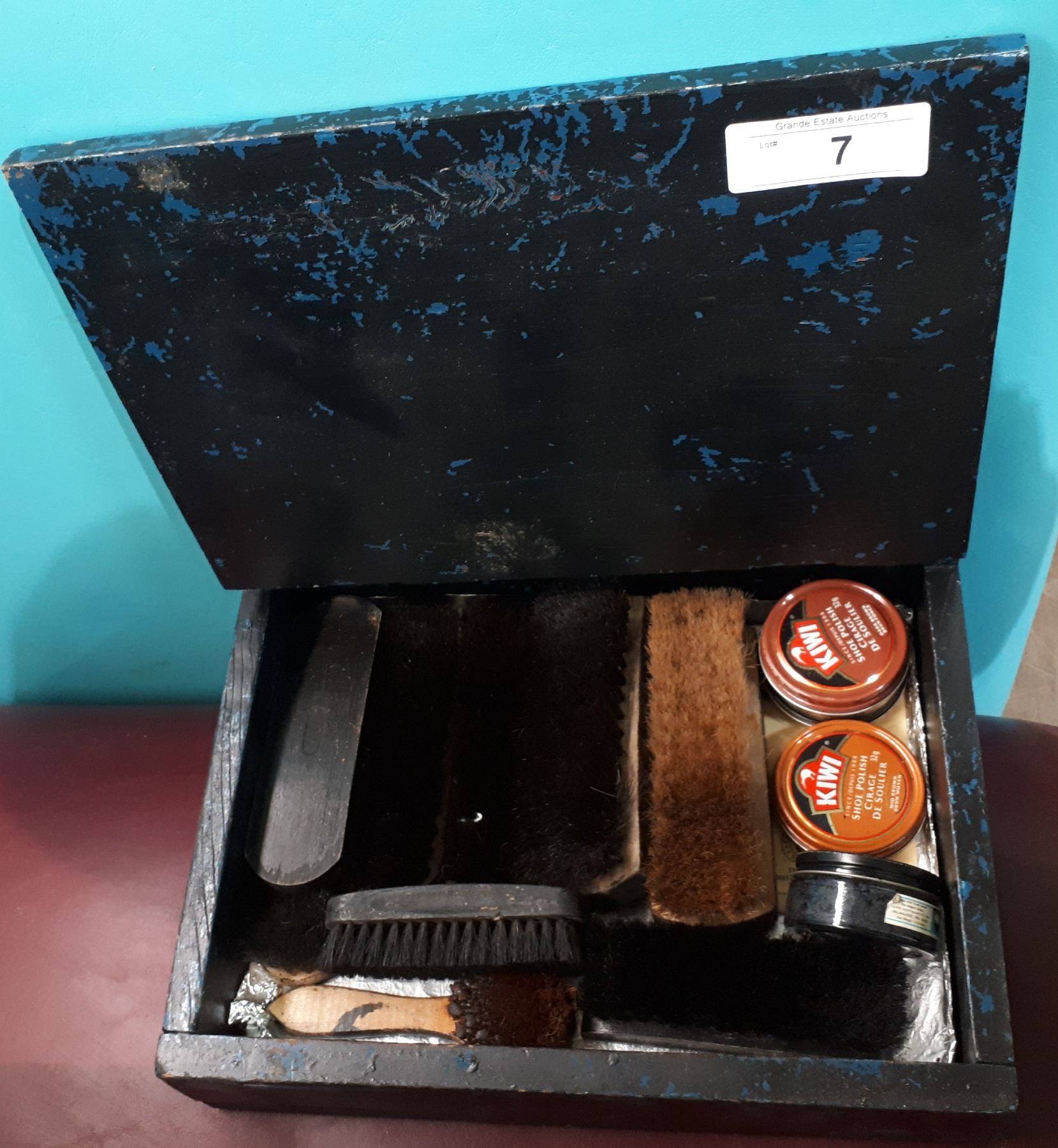 VINTAGE WOODEN SHOE SHINE KIT W/ACCESSORIES