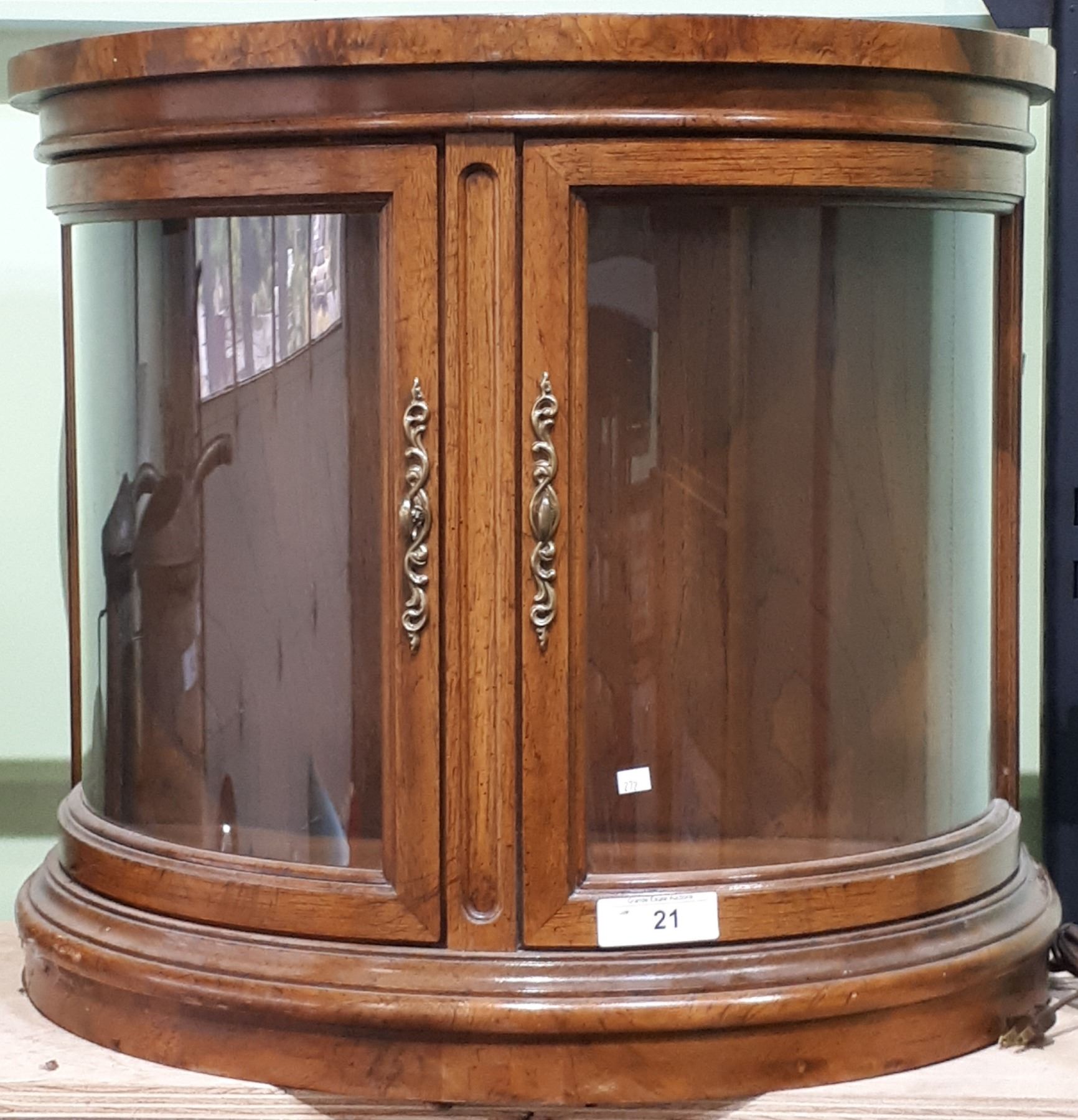 CURVED GLASS DISPLAY END TABLE