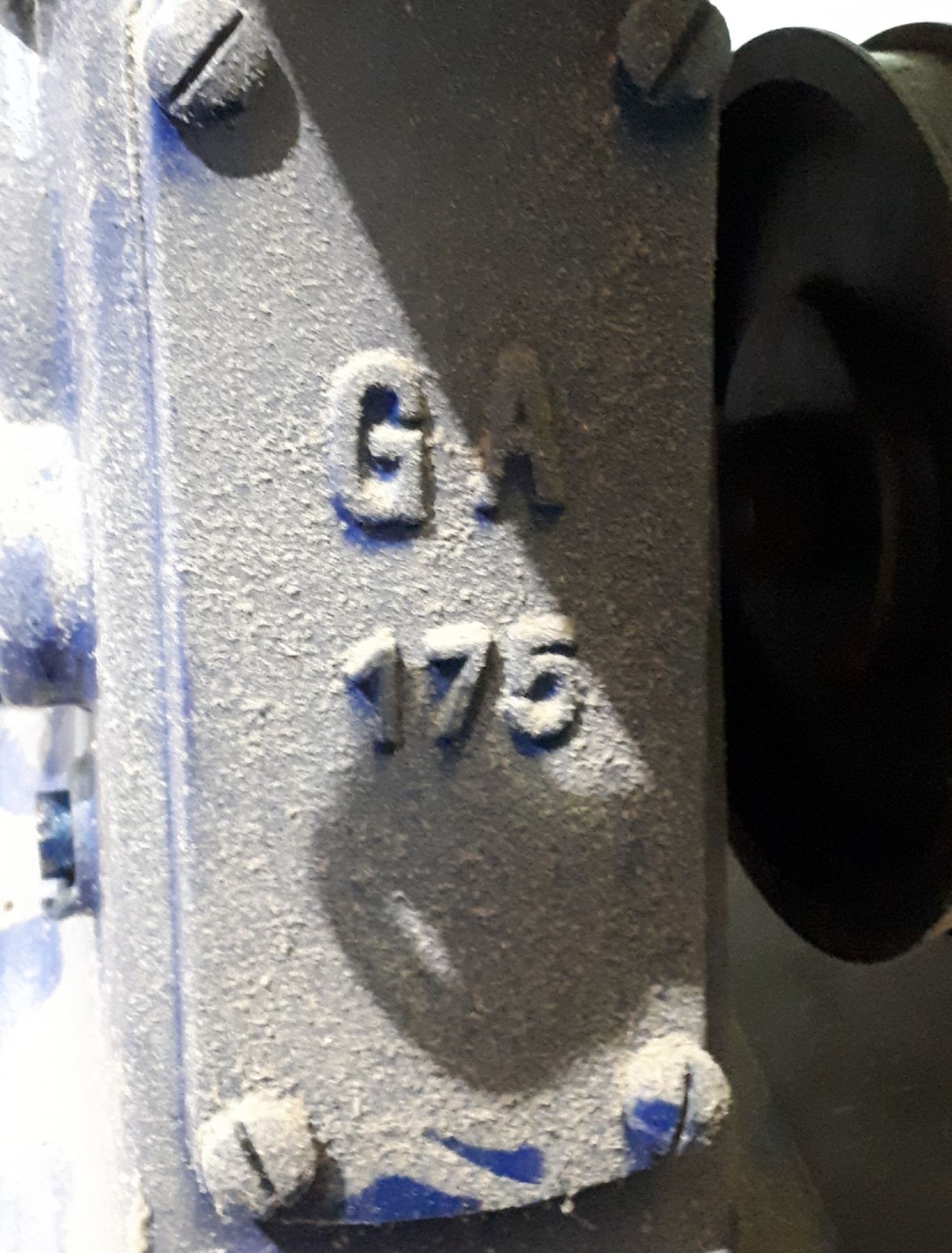 ANTIQUE HAND CRANK CREAM SEPARATOR