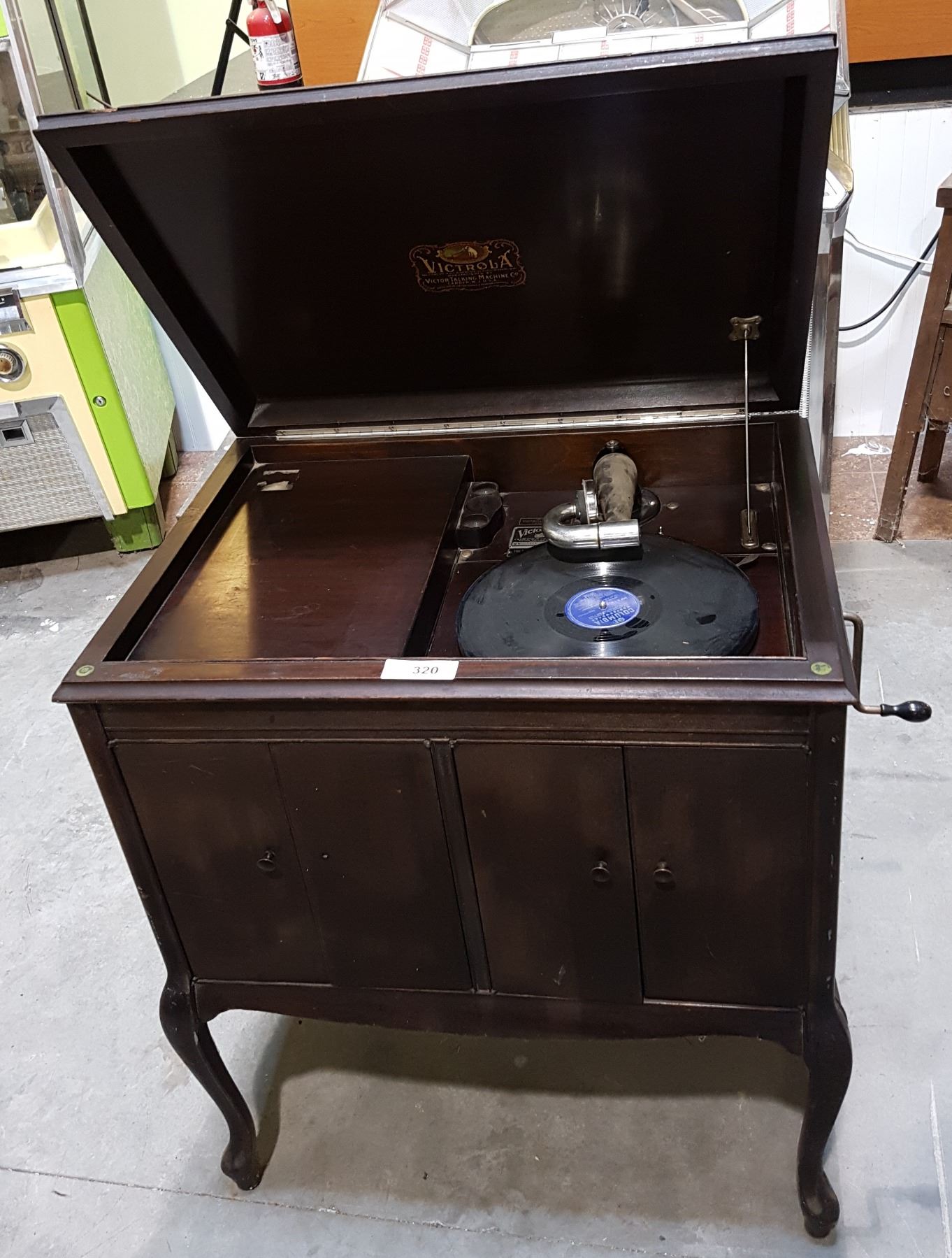 VICTROLA VICTOR TALKING MACHINE CO. MODEL VV210 PHONOGRAPH