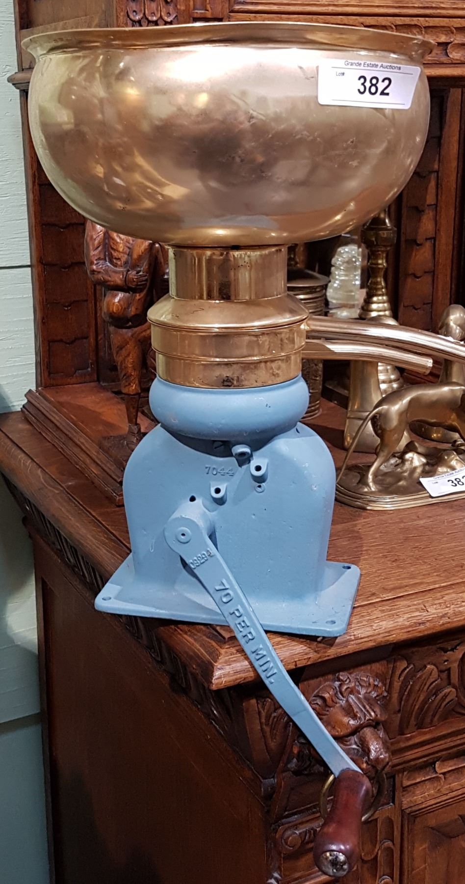 ANTIQUE HAND CRANK CREAM SEPARATOR