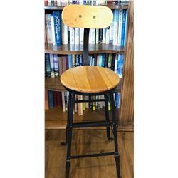 RETRO LOOK WROUGHT IRON / WOOD STOOL