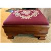 Image 1 : ANTIQUE NEEDLEPOINT FOOT STOOL