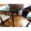 Image 2 : OVAL SOLID WOOD KITCHEN TABLE W / BUN FEET