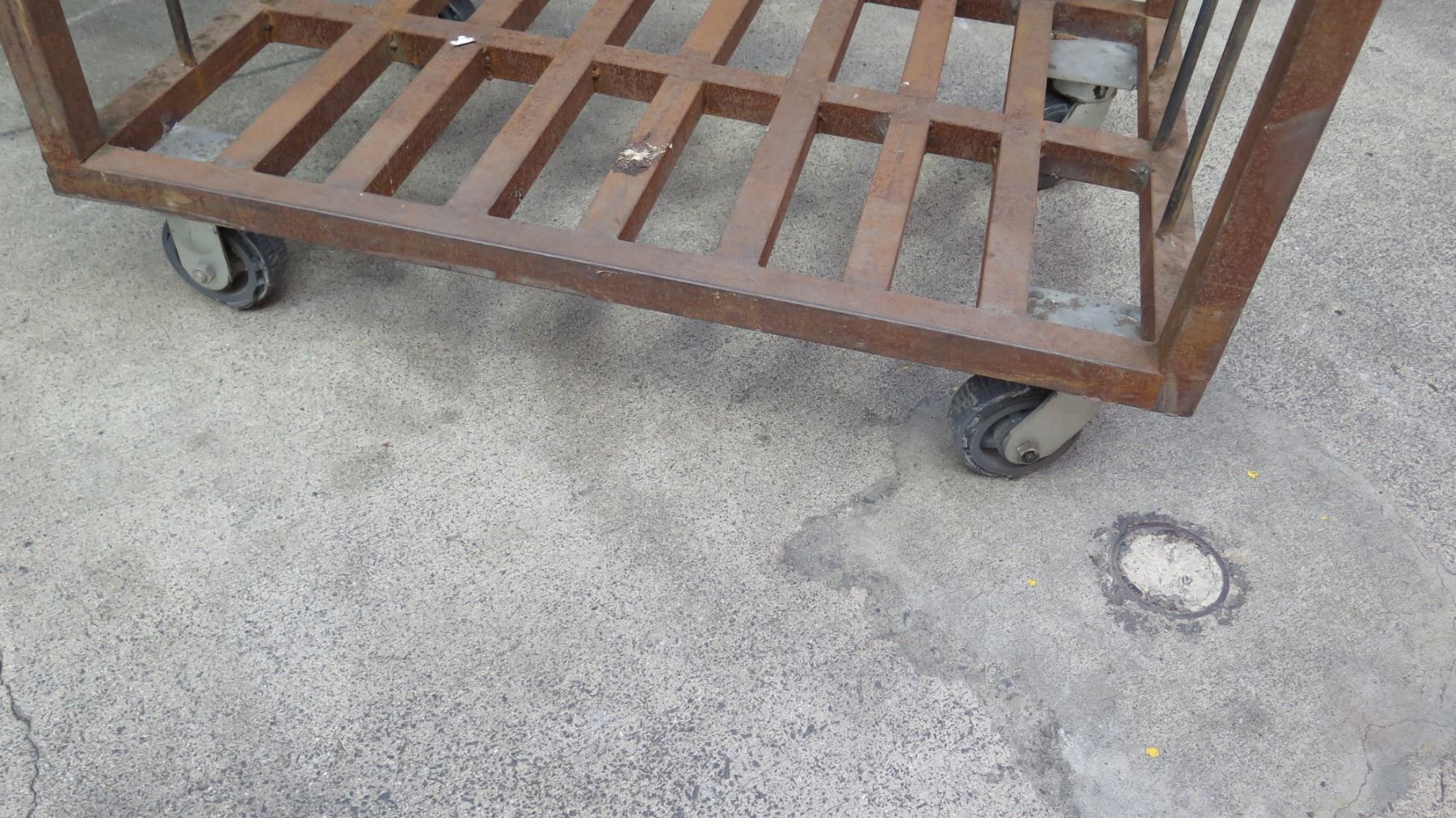 Heavy Duty Metal Rolling Rack, 39