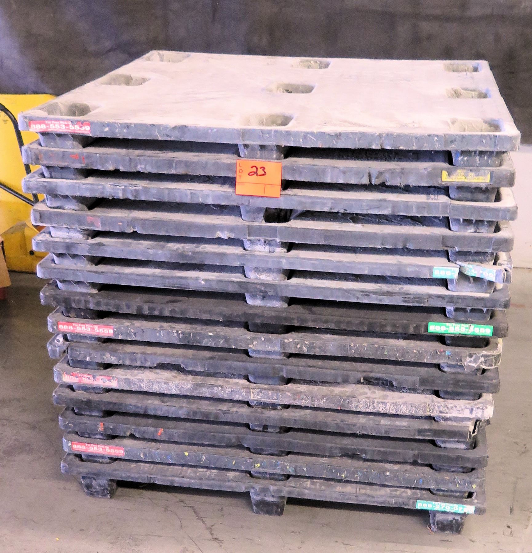 14 Pallets Qty 14 Plastic Pallets