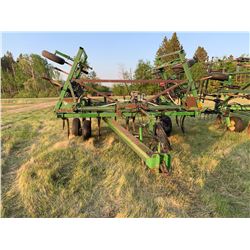 JD 23 ft Deeptiller w/annhydrous