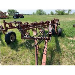 Melroe 903 - 6 Furrow plow