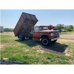 Dodge 600 grain truck w/ 16 ft cancade box