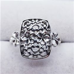 122) STERLING SILVER FLOWER PATTERN RING