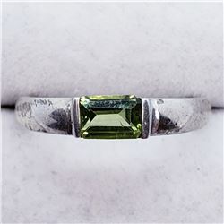 134) STERLING SILVER PERIDOT RING