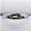 Image 1 : 134) STERLING SILVER PERIDOT RING