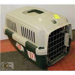 CLIPPER SMALL PET CARRIER 50"L X 33"W X 32"H