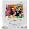 Image 1 : CONTAINER FILLED WITH BUTTONS, ESTATE