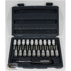 NEW MASTERCRAFT SCREWDRIVER AND RACHET SET