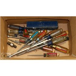 CARDBOARD BOX WITH SCREW DRIVERS