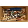 Image 1 : CARDBOARD BOX WITH SCREW DRIVERS