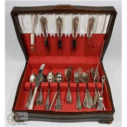 SILVERWARE COLLECTION IN WOODEN CASE