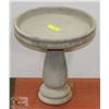 Image 1 : 2 PIECE CONCRETE BIRDBATH 14 X 14