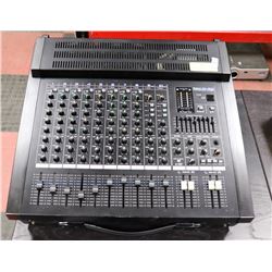 ROLAND PA-400 POWERED MIXER, 117V MAX RMS POWER