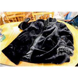 NOVELTI LADIES FAUX FUR JACKET